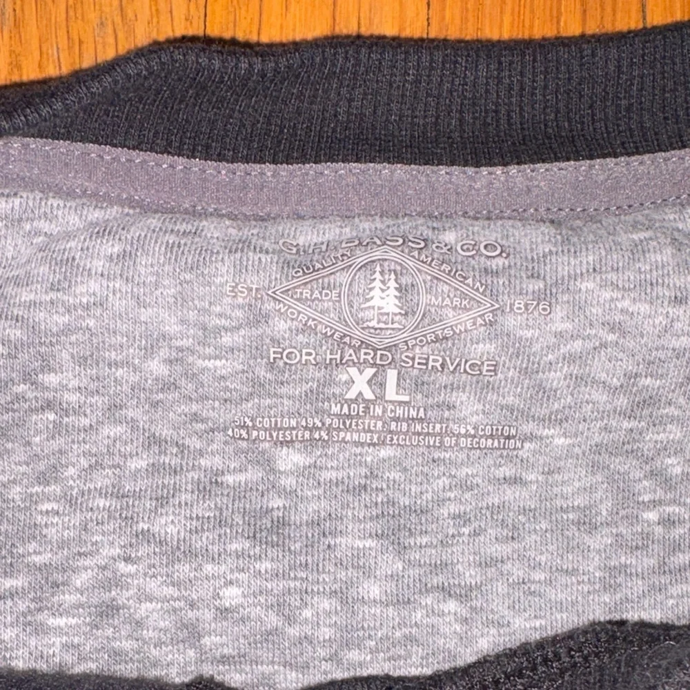 G.H. Bass & Co. Men's Classic Black Crewneck Sweater/Sweatshirt - Picture 2 of 4